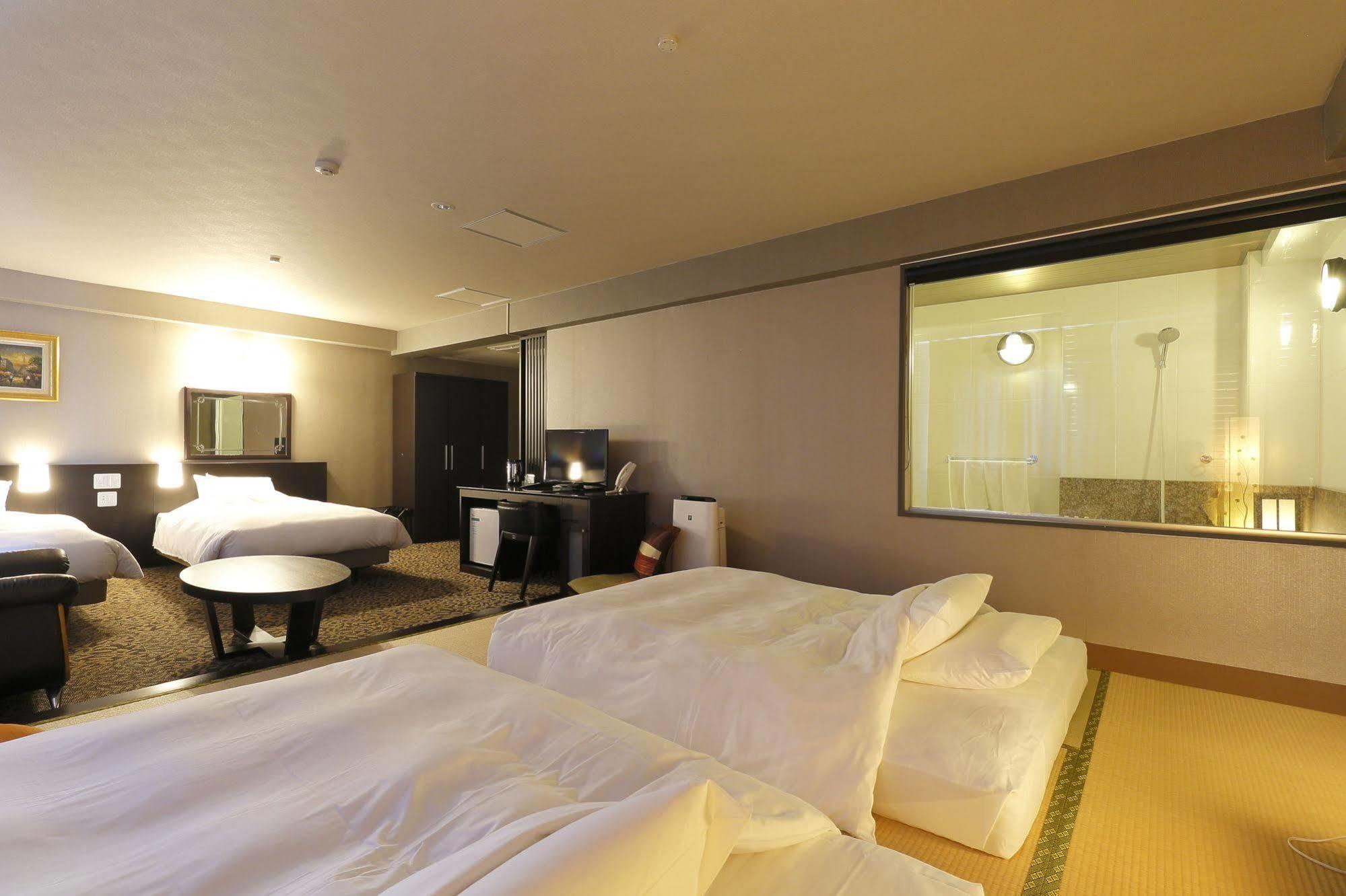 Spring Sunny Hotel Nagoya Tokoname Bagian luar foto