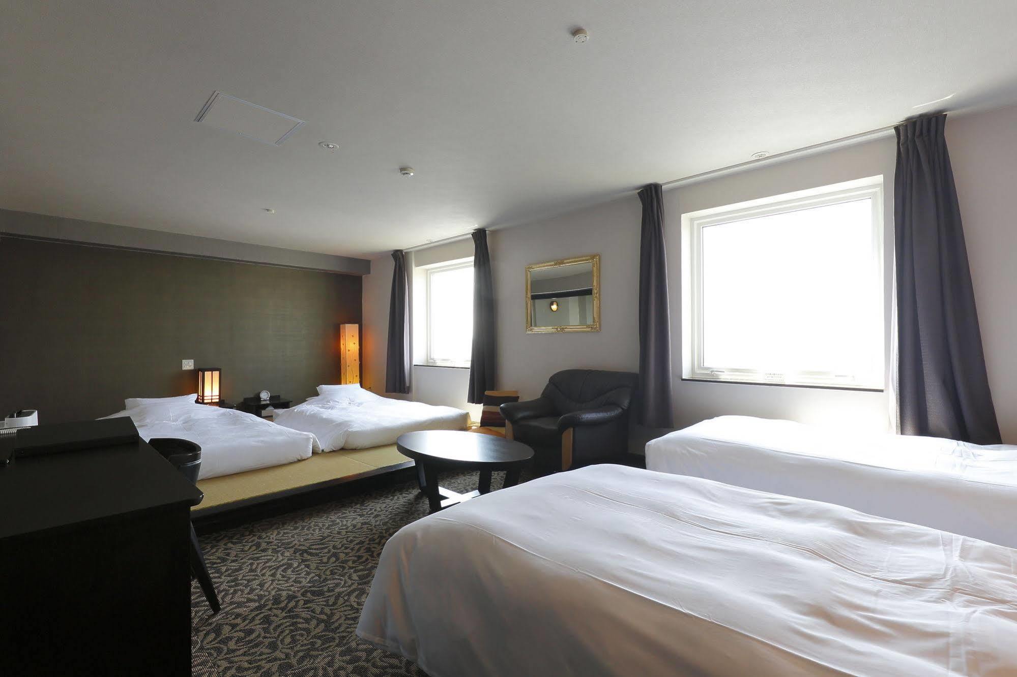 Spring Sunny Hotel Nagoya Tokoname Bagian luar foto